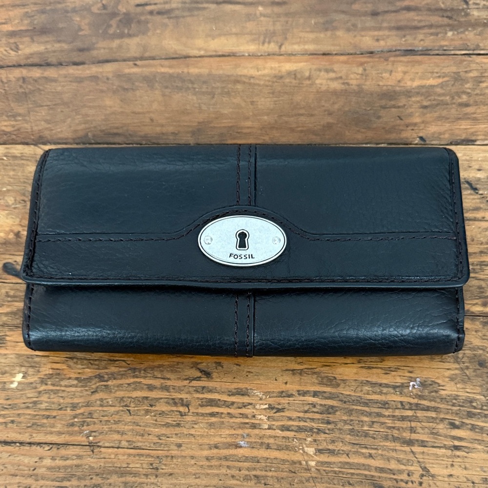 Fossil Black Pebbled Leather Vintage Maddox Classic Key Hole Wallet